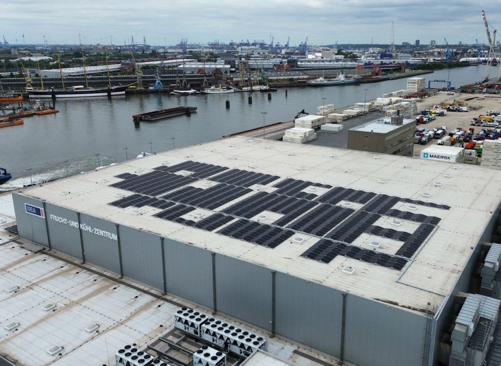 Instalación fotovoltaica en el centro de frutas y refrigerios de la HHLA en el puerto de Hamburgo